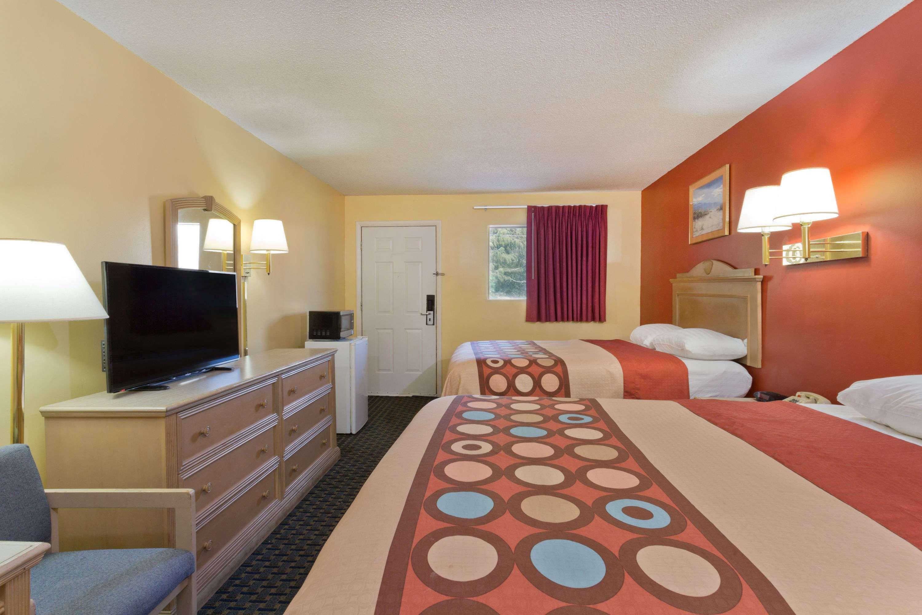 Super 8 By Wyndham Chipley Hotel Exterior foto